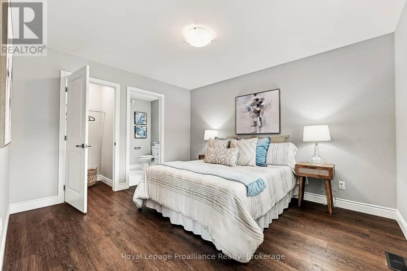 8 Ferris Court — photo 18 of 40