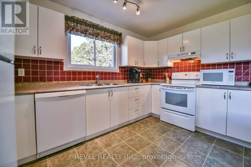 191 Cayuga Drive — photo 17 of 40
