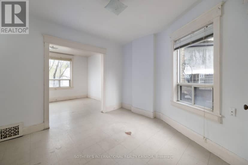 641 St Clair Avenue W — photo 16 of 27