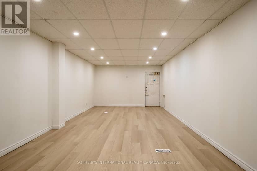 641 St Clair Avenue W — photo 7 of 27