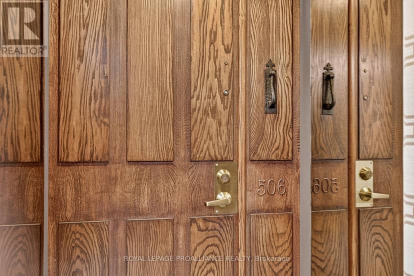 506 - 55 Water Street — photo 13 of 40