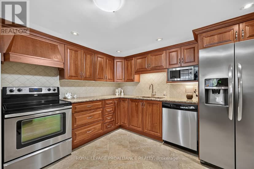 506 - 55 Water Street — photo 26 of 40