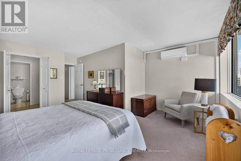 506 - 55 Water Street — photo 33 of 40