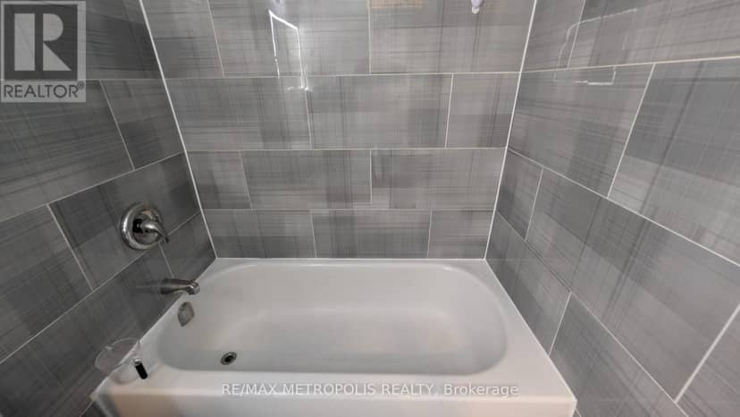 #607 - 5 Massey Square, Toronto, photo 4