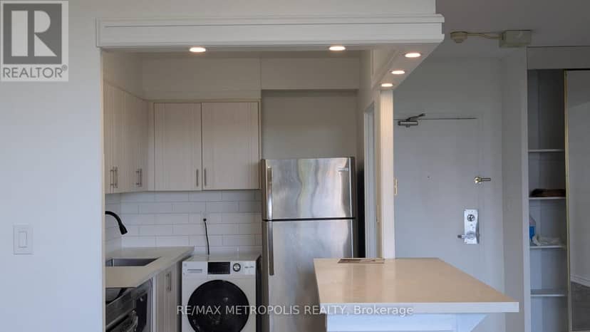 #607 - 5 Massey Square, Toronto, photo 6