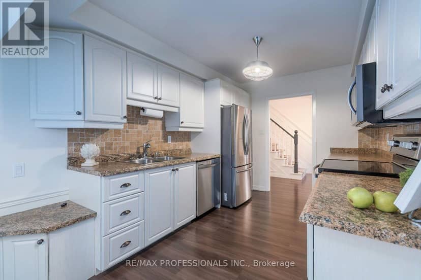 3627 Beechollow Crescent — photo 11 of 40