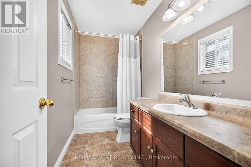 72 Etherington Crescent — photo 8 of 15