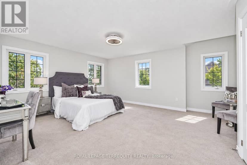 2162 Dawson Crescent — photo 17 of 40