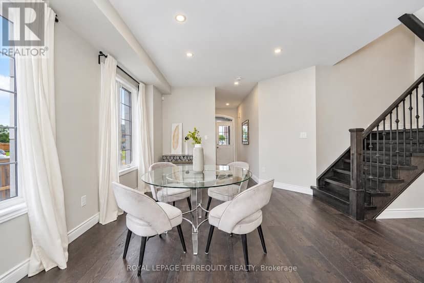 2162 Dawson Crescent — photo 6 of 40