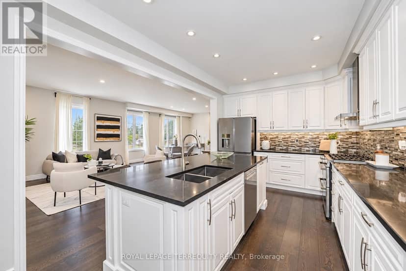 2162 Dawson Crescent — photo 8 of 40