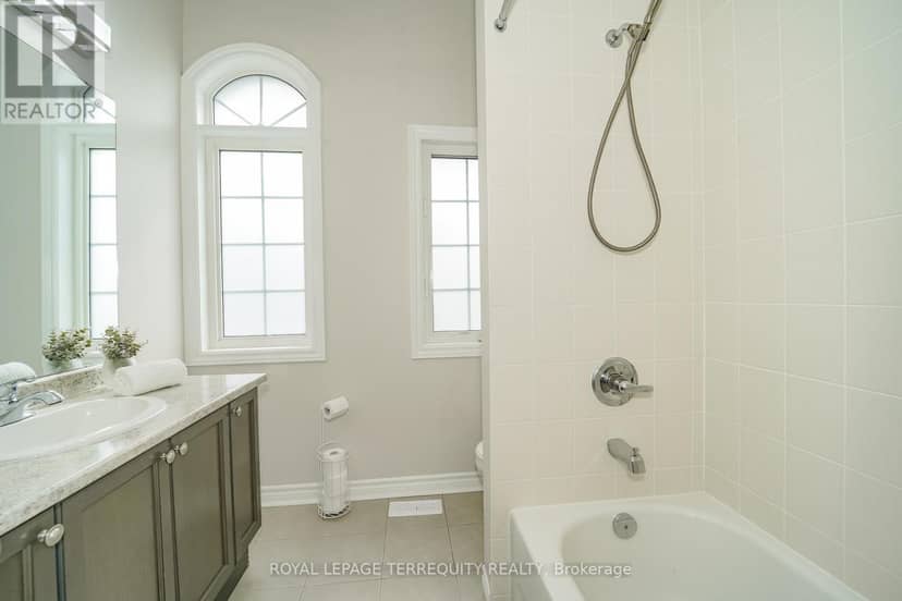 2162 Dawson Crescent — photo 25 of 40