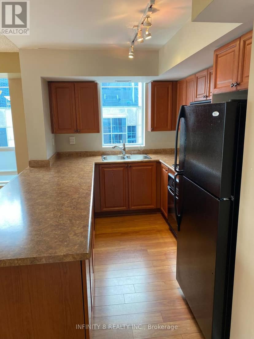 1113 - 18 Stafford Street — photo 6 of 19