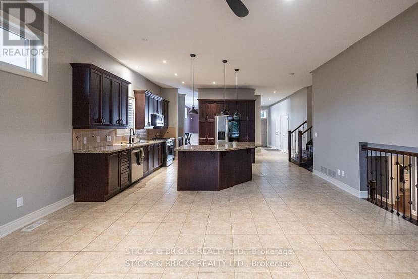 6415 Christopher Crescent, Niagara Falls, photo 5