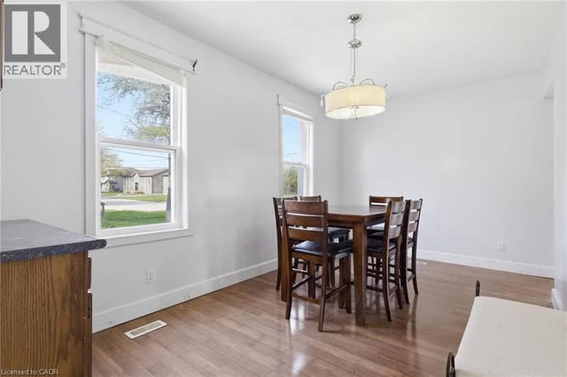368 WELLINGTON Avenue S — photo 11 of 40