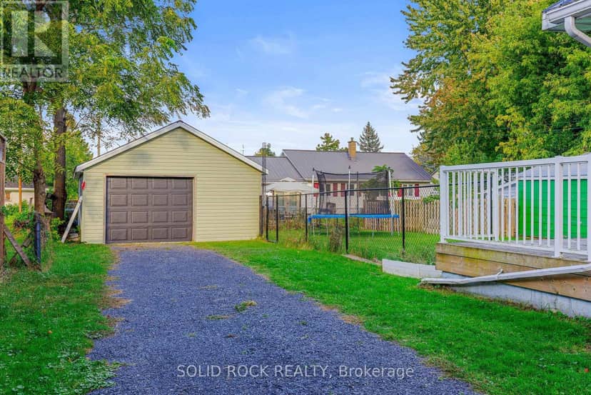609 East Street E, Edwardsburgh/Cardinal, photo 2