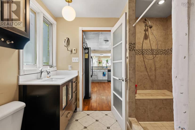 6477 Roslyn Road — photo 14 of 40