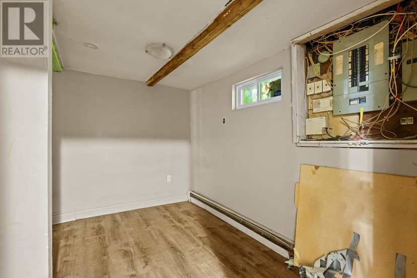 6477 Roslyn Road — photo 29 of 40