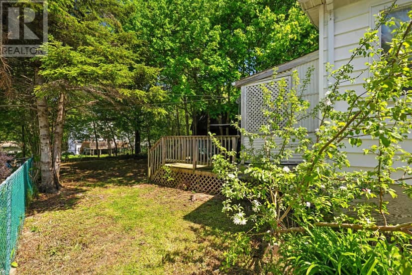 6477 Roslyn Road — photo 30 of 40
