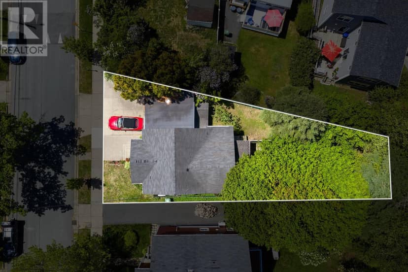 6477 Roslyn Road — photo 4 of 40