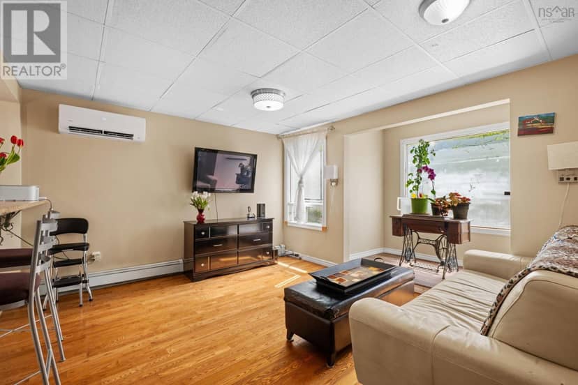 6477 Roslyn Road — photo 8 of 40