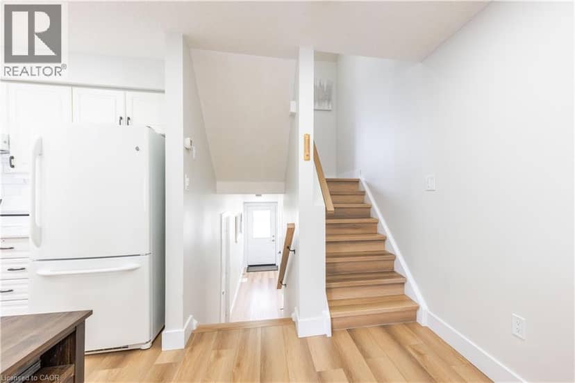 185 HIGHLAND Crescent Unit# 2 — photo 15 of 40