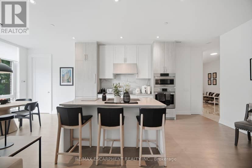 210 - 42 Mill Street — photo 15 of 40
