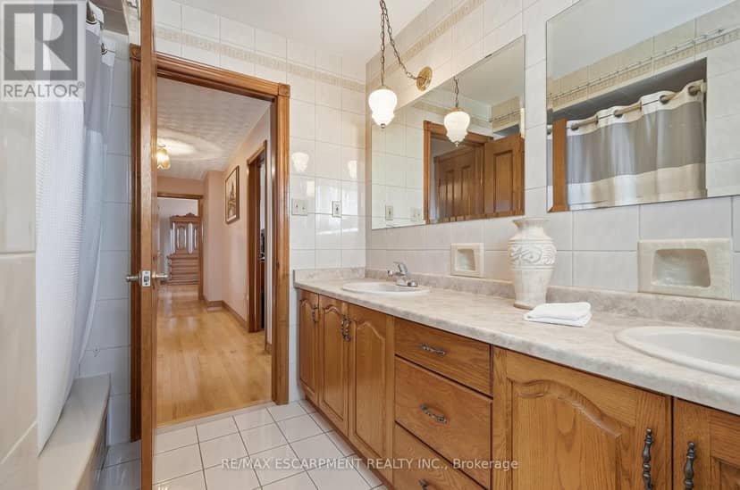7 Vinehill Drive — photo 32 of 40