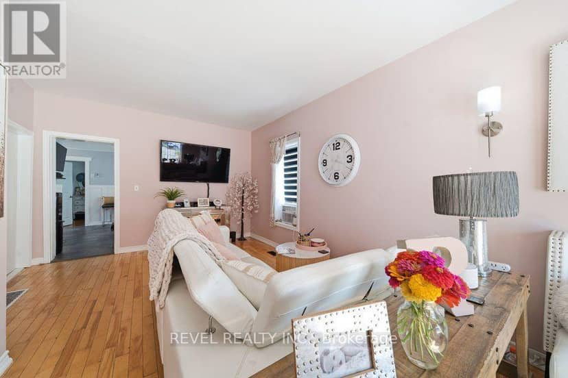 11 Esther Street — photo 10 of 36