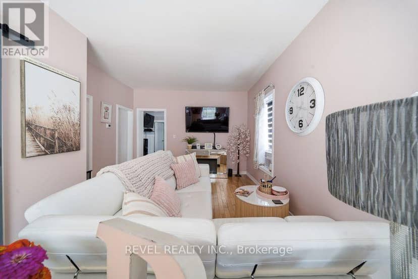 11 Esther Street — photo 11 of 36