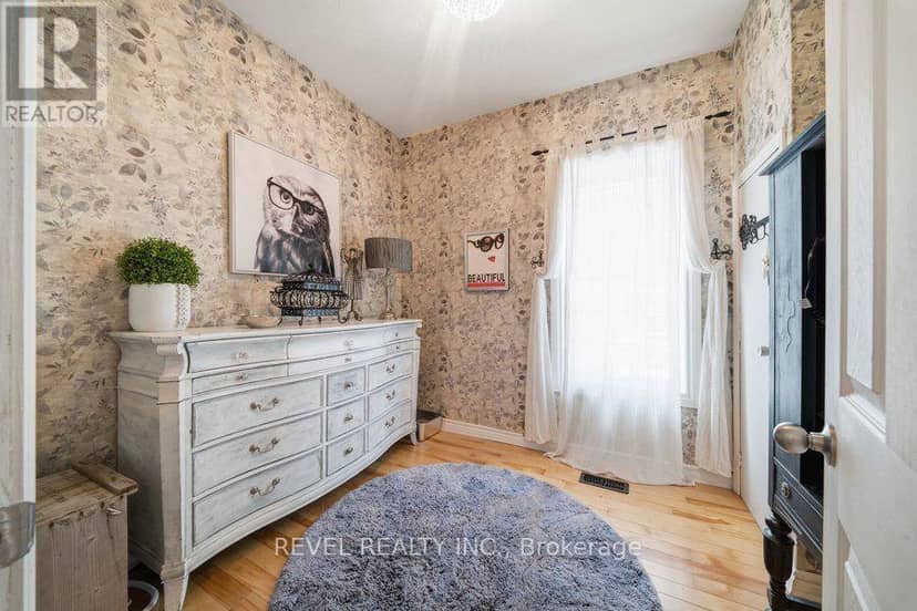 11 Esther Street — photo 13 of 36