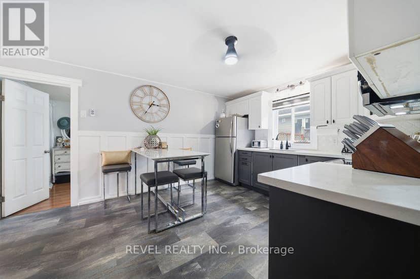 11 Esther Street — photo 14 of 36
