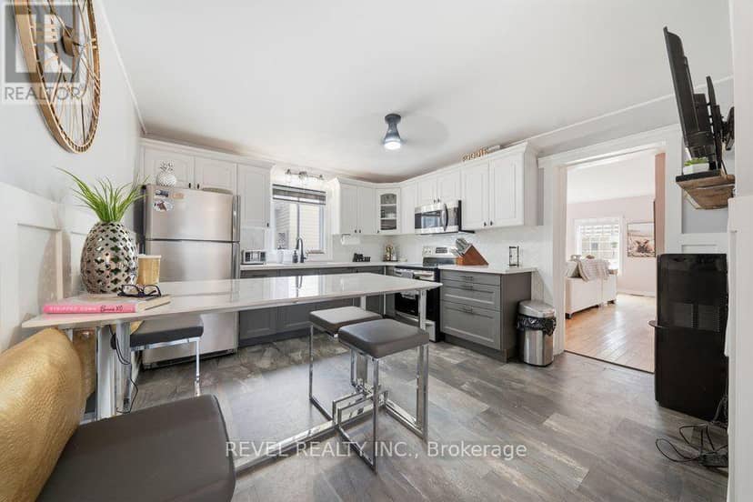 11 Esther Street — photo 15 of 36