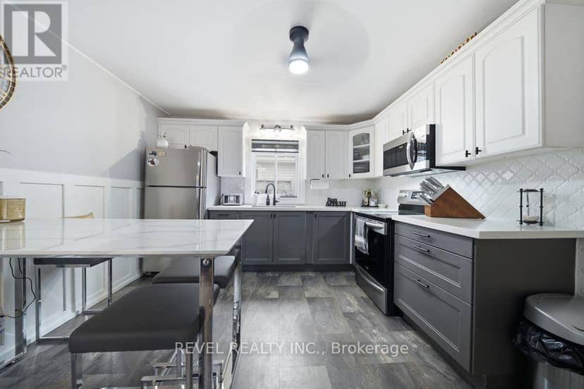 11 Esther Street — photo 16 of 36