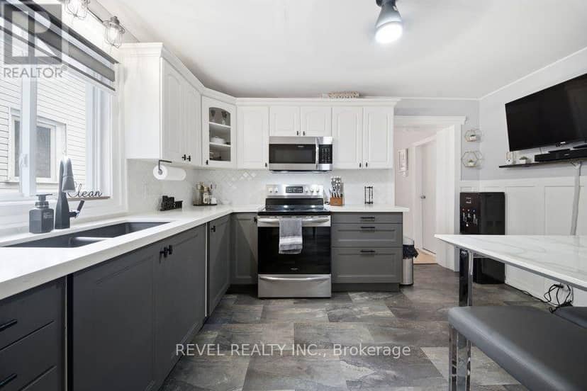 11 Esther Street — photo 17 of 36