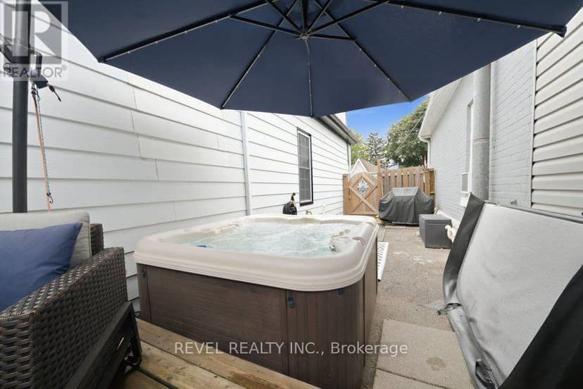 11 Esther Street — photo 24 of 36