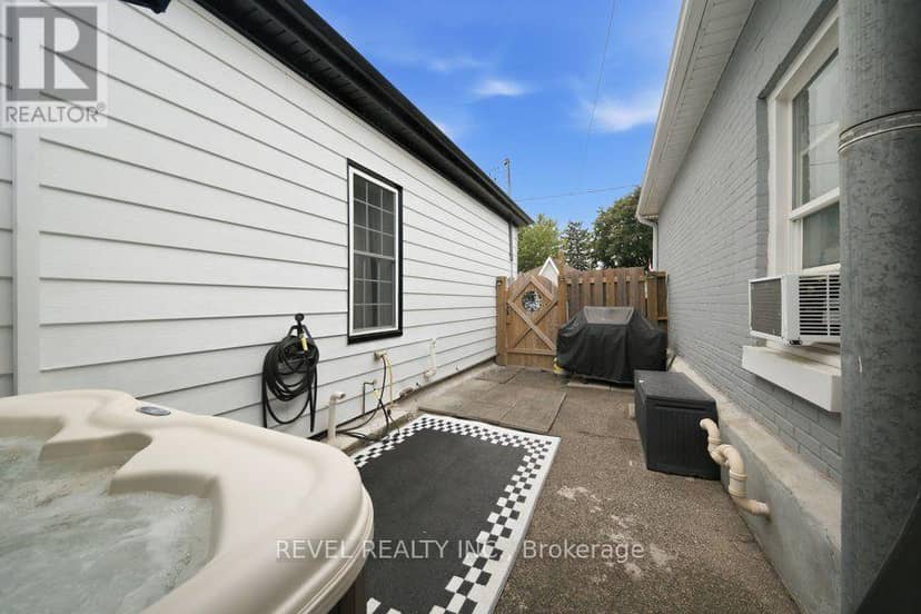 11 Esther Street — photo 25 of 36