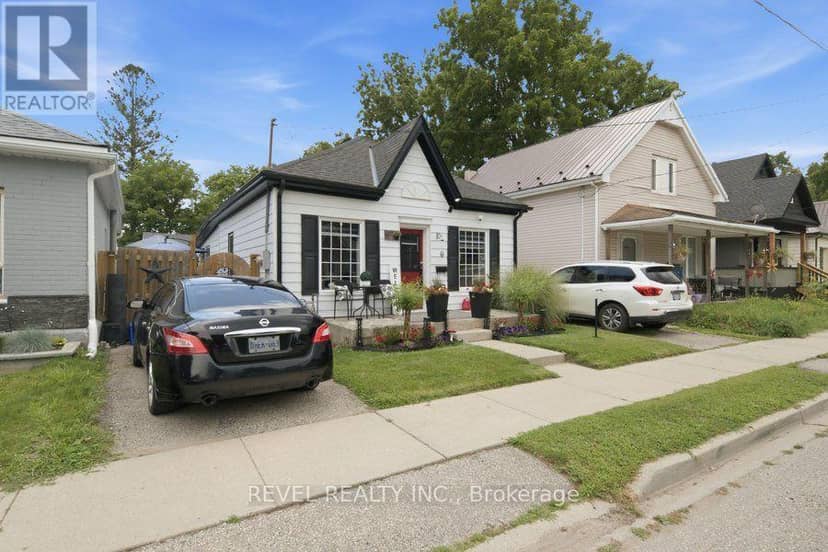 11 Esther Street — photo 3 of 36