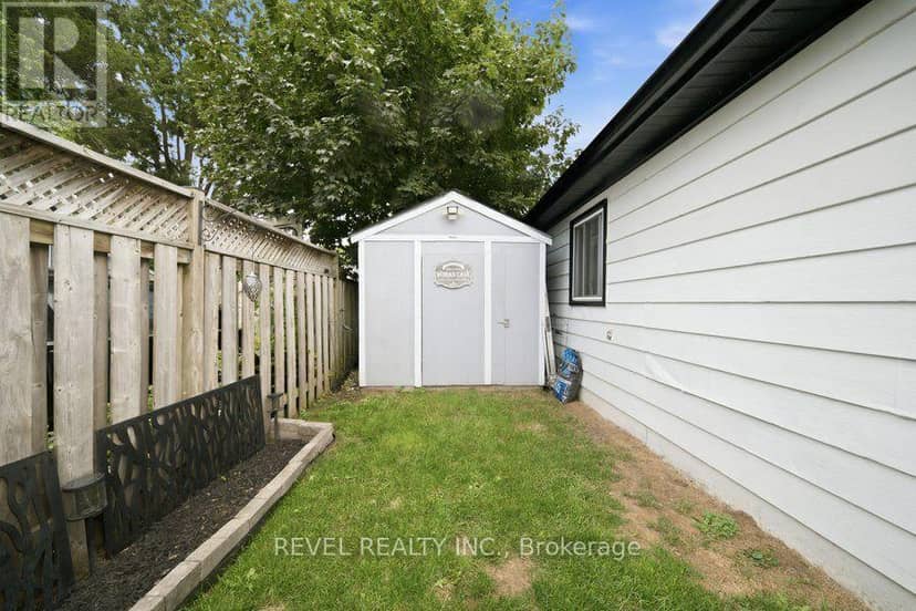11 Esther Street — photo 31 of 36