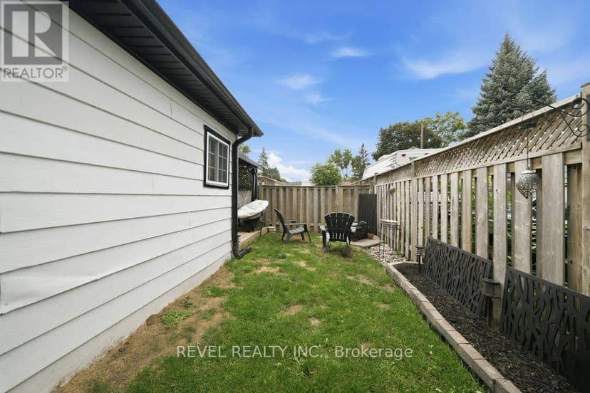11 Esther Street — photo 32 of 36
