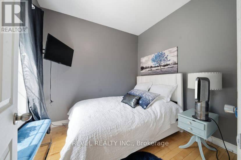 11 Esther Street — photo 8 of 36