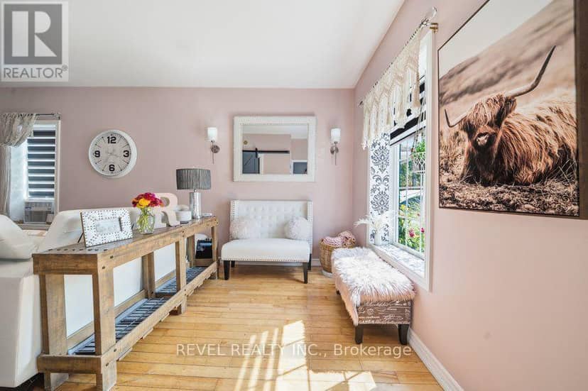 11 Esther Street — photo 9 of 36