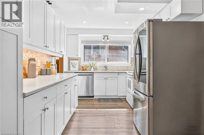 1308 REDBANK Crescent — photo 10 of 27