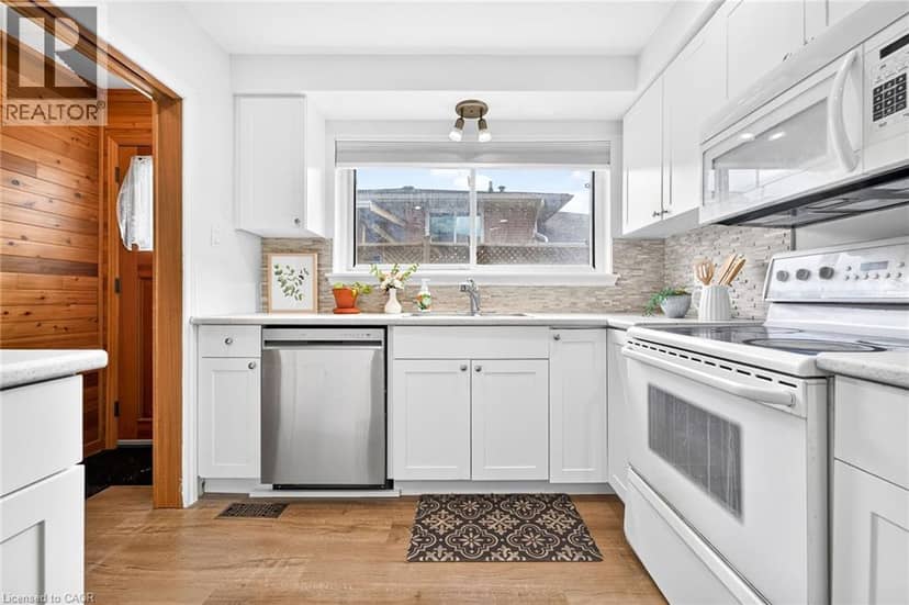 1308 REDBANK Crescent — photo 11 of 27