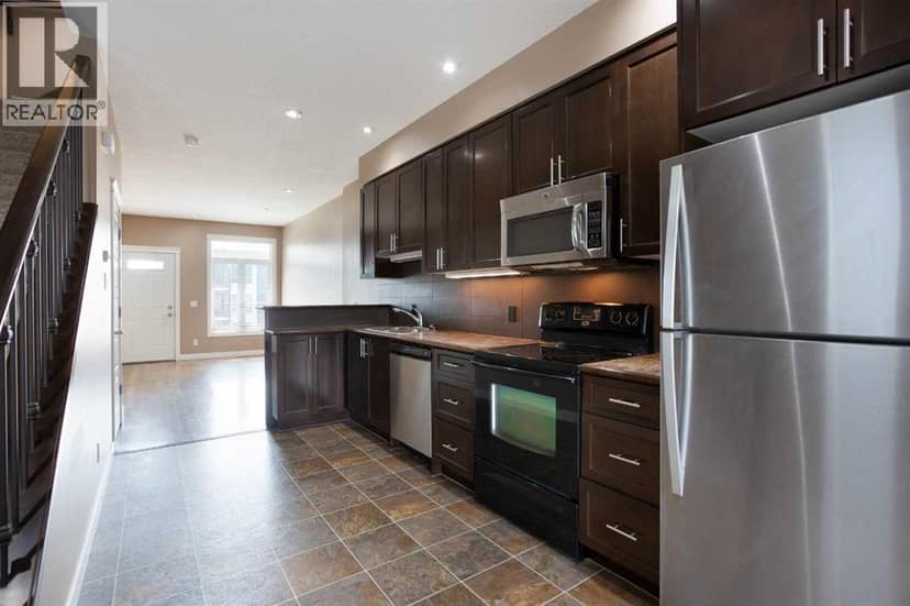 4510 73 Street NW — photo 10 of 40