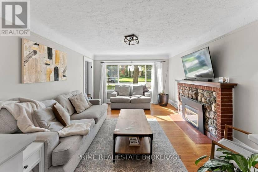 586 Victoria Street — photo 7 of 32