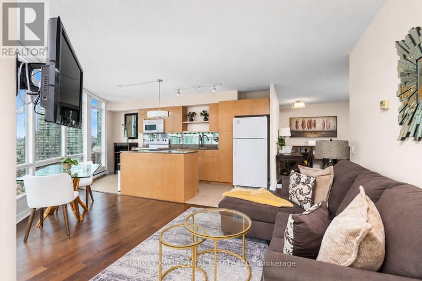 2803 - 373 Front Street W — photo 14 of 33