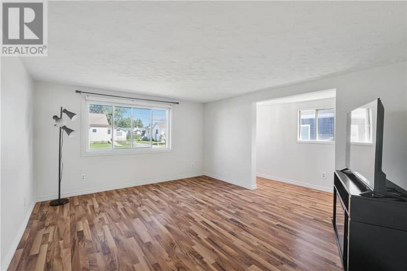 449 Adelaide Street — photo 10 of 27