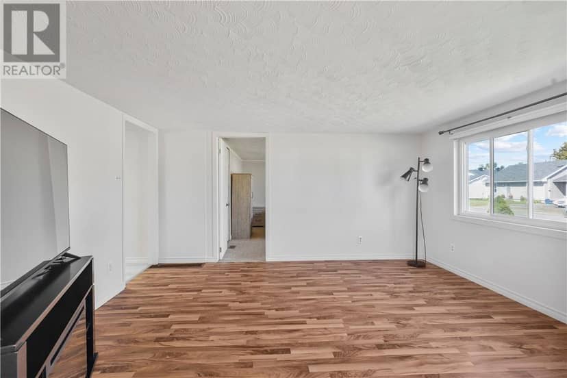 449 Adelaide Street — photo 11 of 27