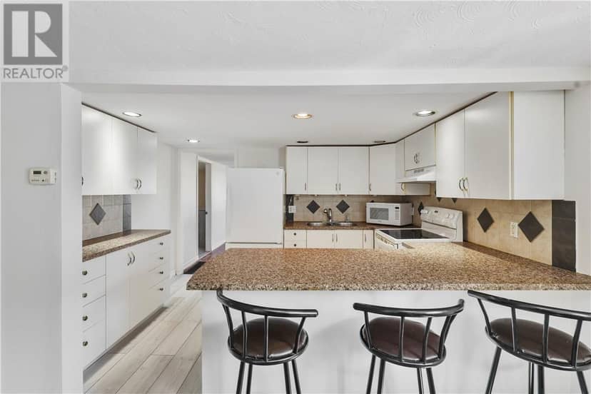 449 Adelaide Street — photo 14 of 27