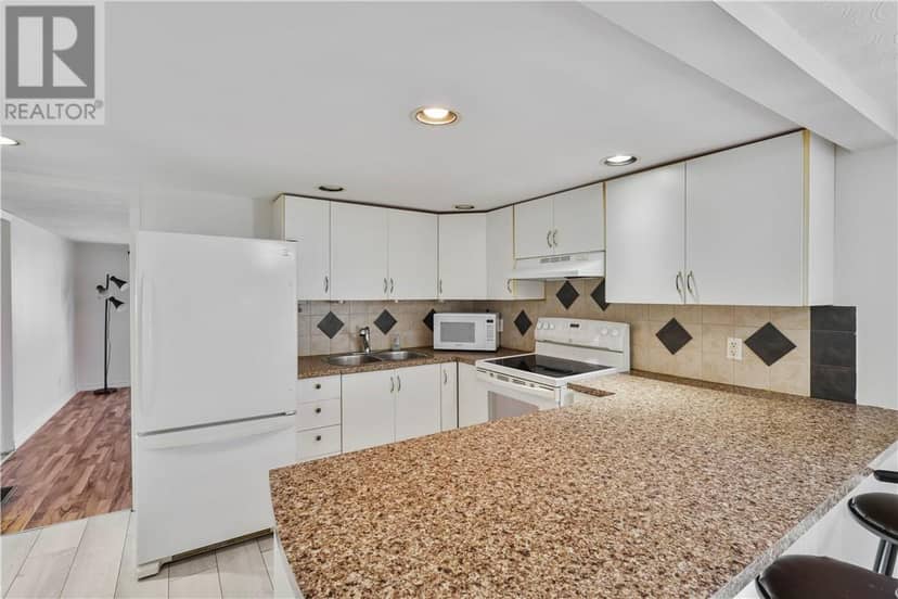 449 Adelaide Street — photo 15 of 27